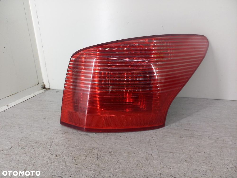 LAMPA TYLNA PRAWA PEUGEOT 407 SW KOMBI - 1