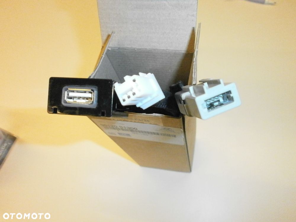 Gniazdo usb z wiązką HYUNDAI SantaFe nr kat. 96120S1300 - 1