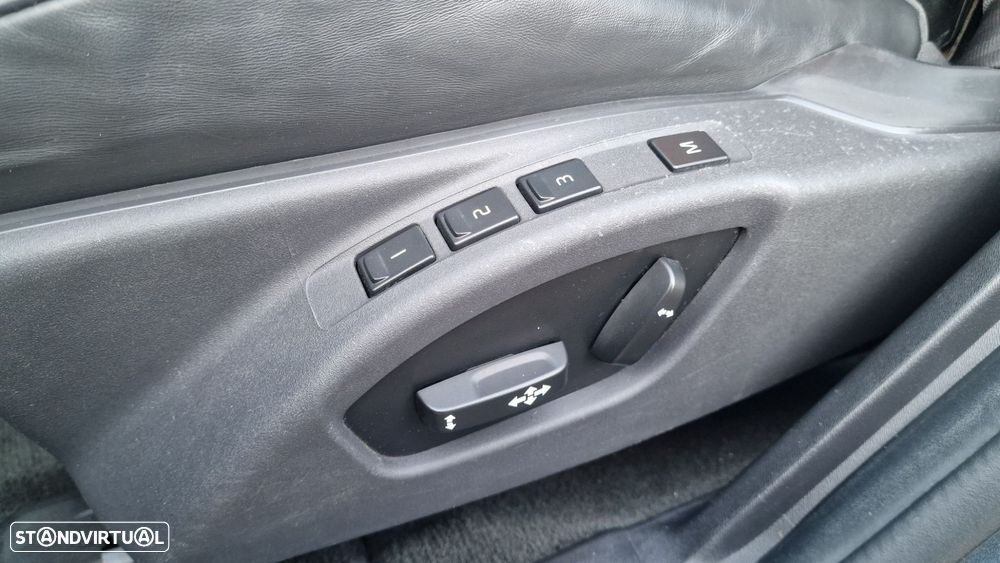 Volvo V60 D6 Plug-In-Hybrid AWD Geartronic Summum - 32