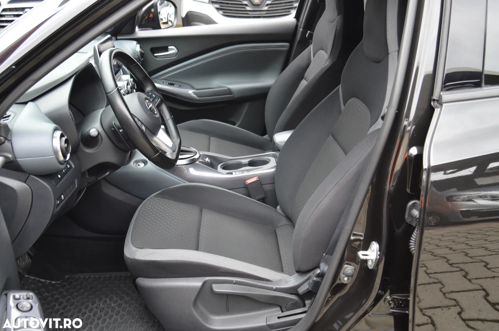 Nissan Juke DIG-T DCT N-Connecta - 8