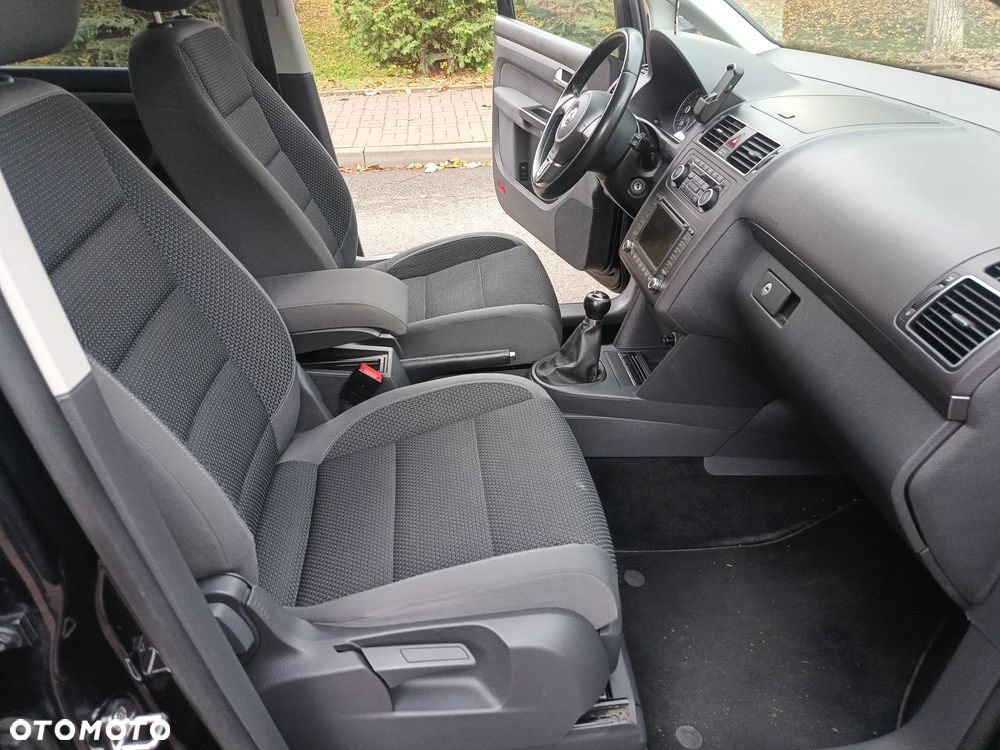 Volkswagen Touran - 16