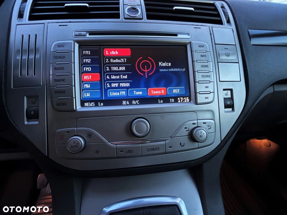 Ford Kuga 2.0 TDCi 2x4 Titanium - 32