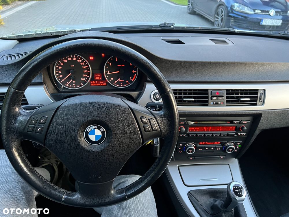 BMW Seria 3 318i - 8
