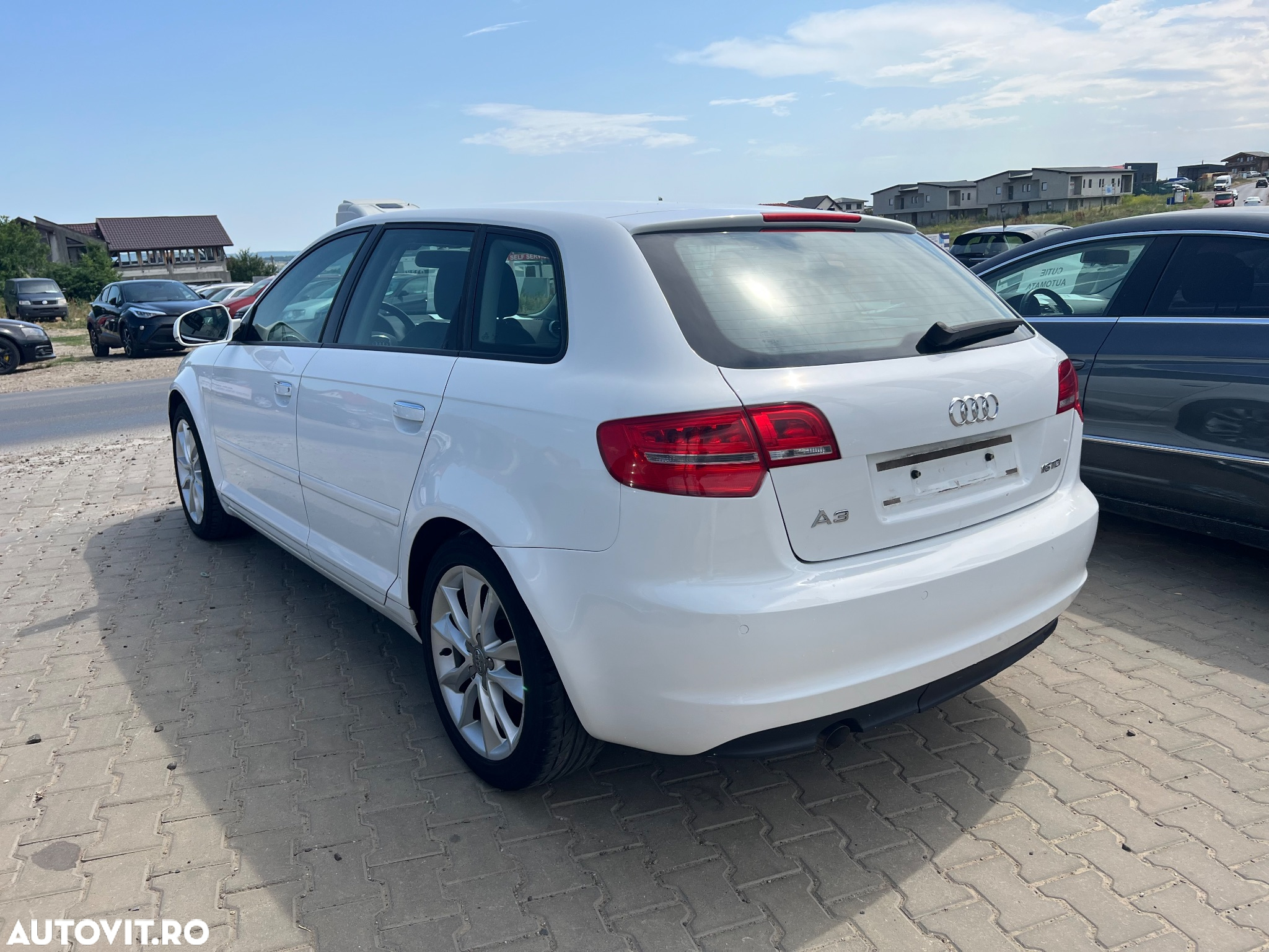 Audi A3 1.6 TDI Sportback S tronic Attraction - 4