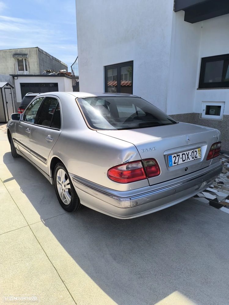 Mercedes-Benz E 220 CDI Elegance - 4