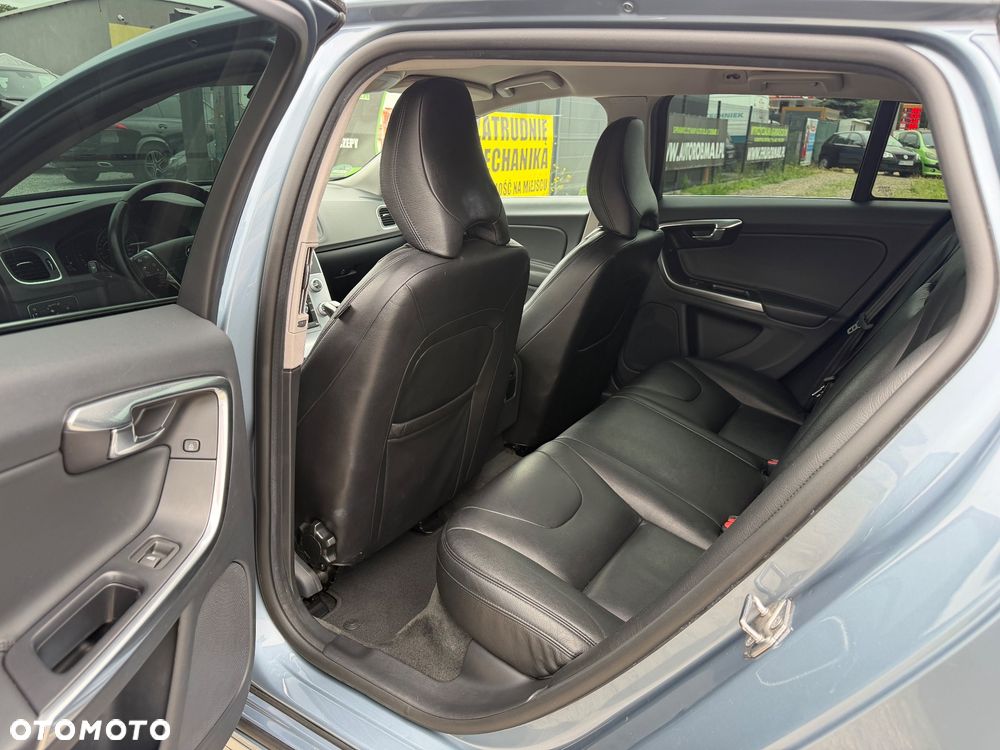 Volvo V60 D2 Summum - 9