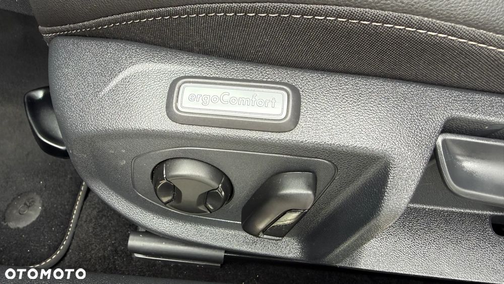Volkswagen Arteon 2.0 TDI SCR R-Line DSG - 31
