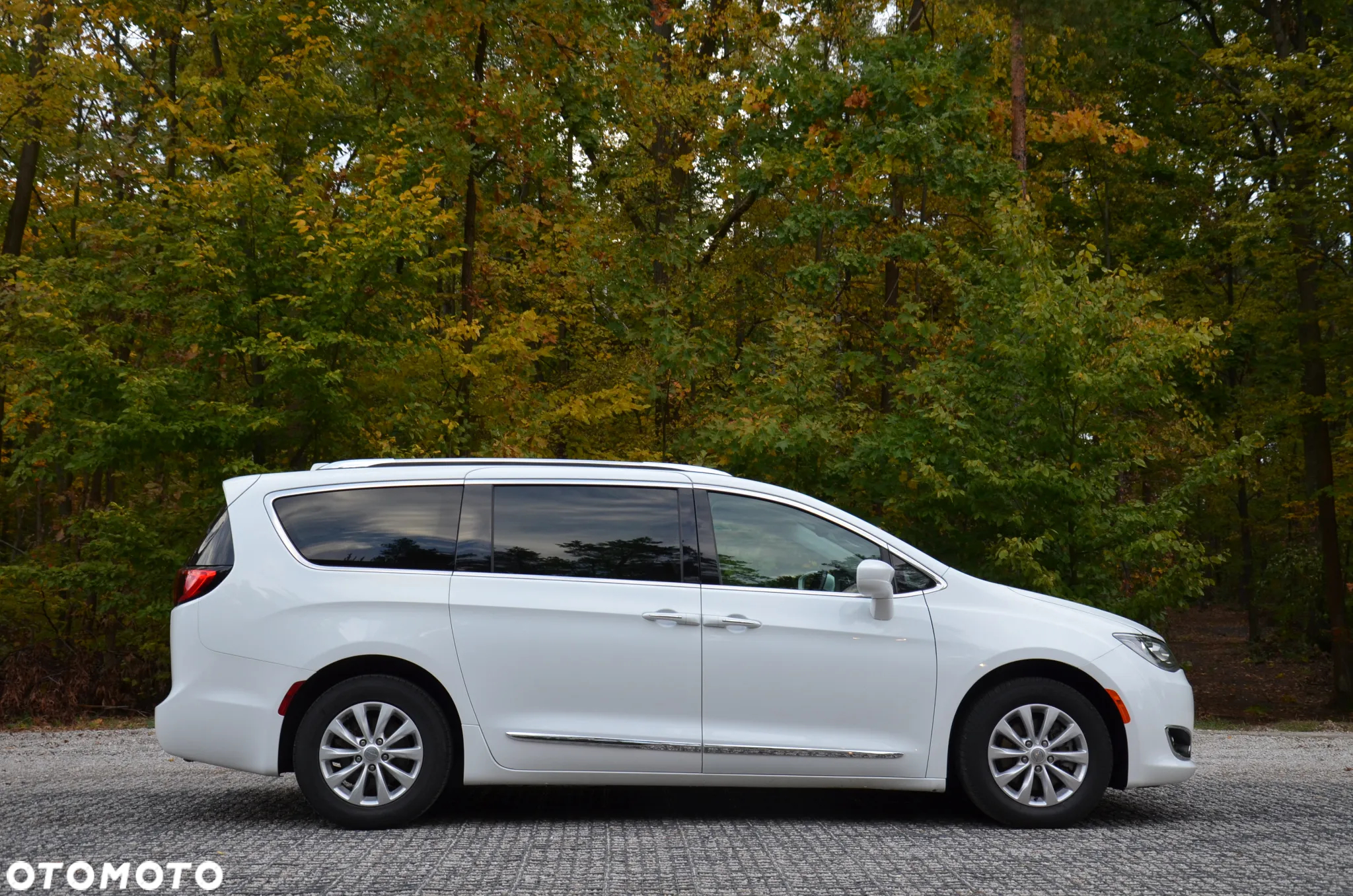 Chrysler Pacifica - 2
