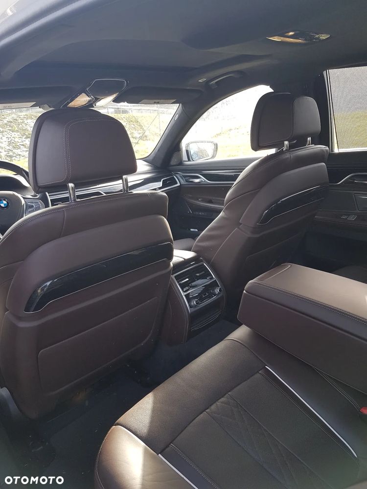 BMW Seria 7 750i xDrive - 12