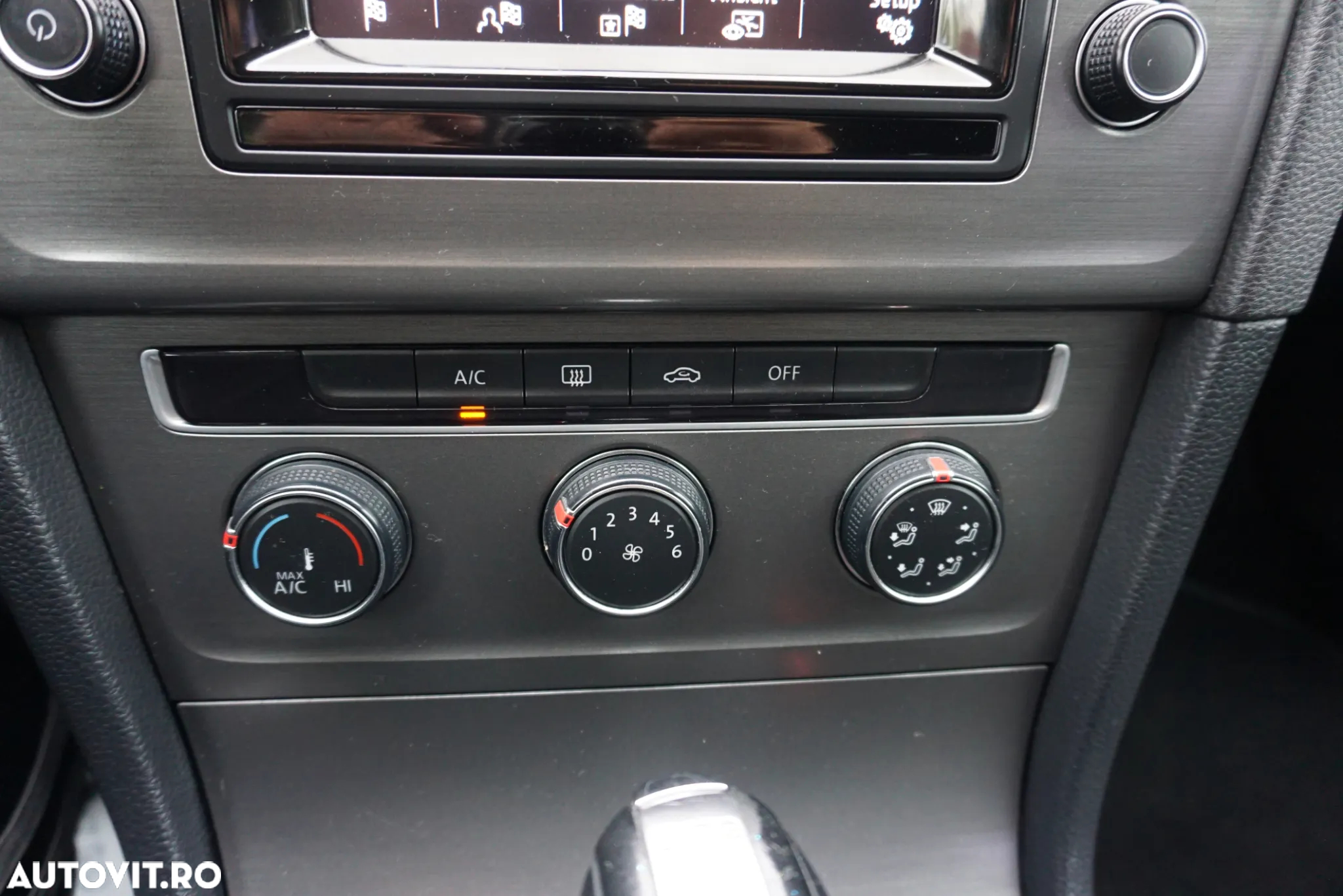 Volkswagen Golf 1.6 TDI BlueMotion Technology DPF Highline DSG - 26
