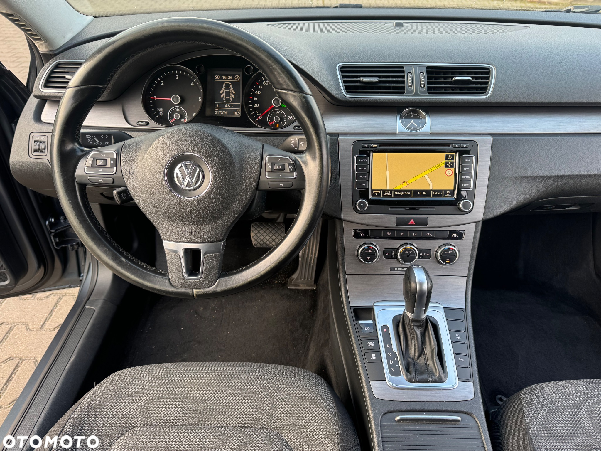 Volkswagen Passat - 23