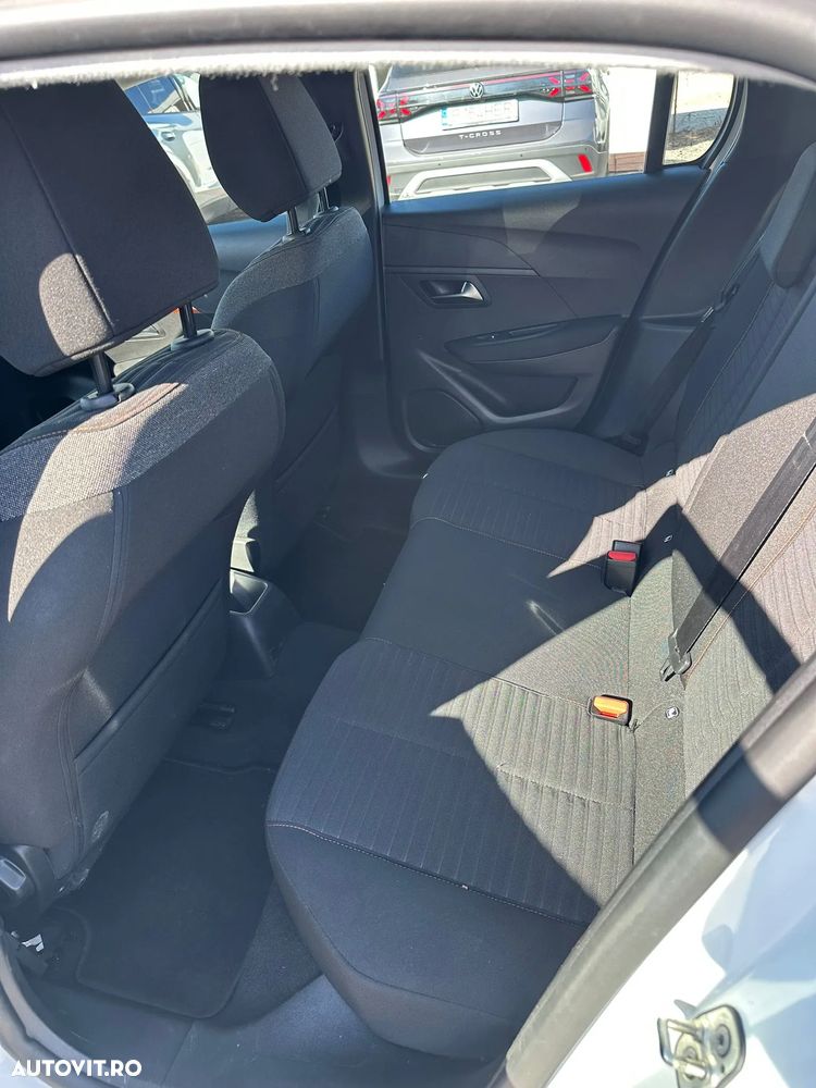 Peugeot 208 1.2 L PureTech STT EAT8 Active - 10