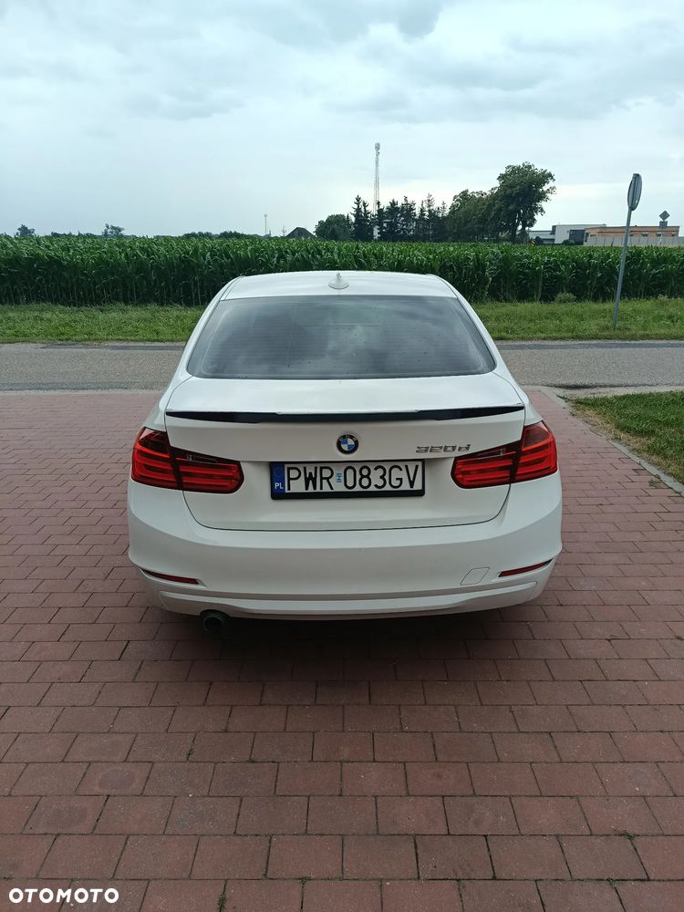 BMW Seria 3 320d Efficient Dynamics Sport Line - 4