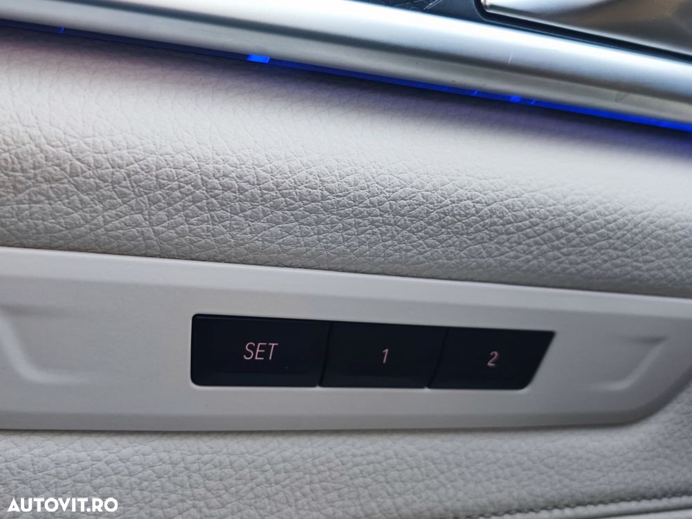 BMW Seria 5 530i xDrive AT MHEV - 31