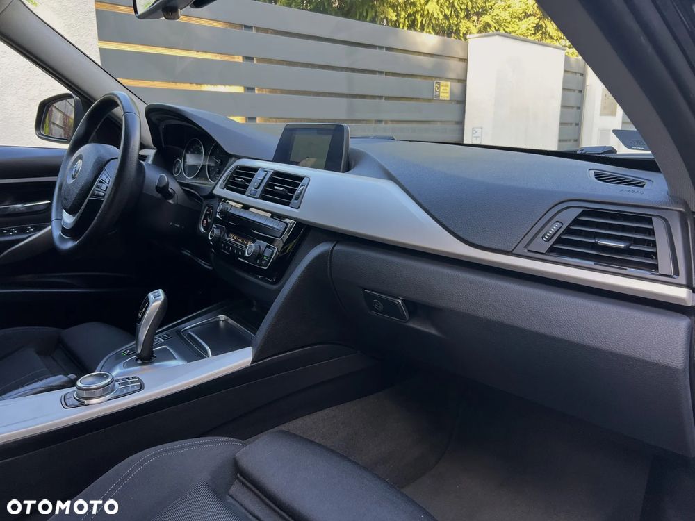 BMW Seria 3 318i Sport Line - 14