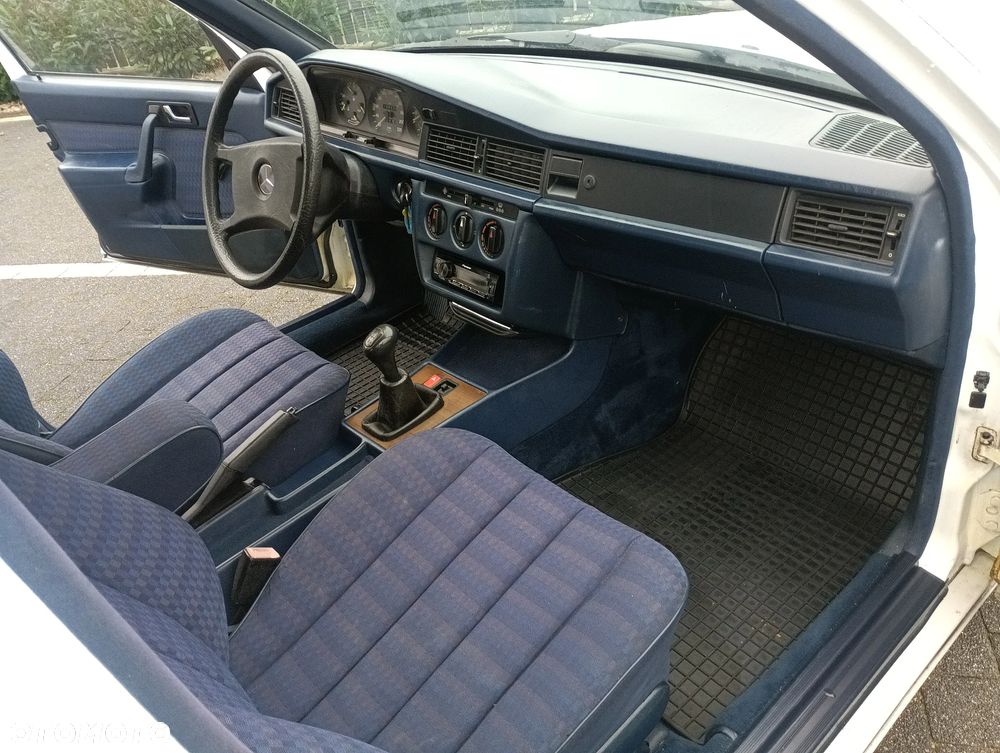 Mercedes-Benz W201 (190) - 24