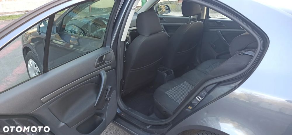 Skoda Octavia 1.6 Tour - 20