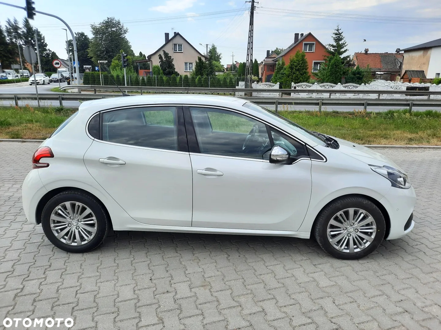 Peugeot 208 PureTech 110 Stop & Start EAT6 Allure - 5