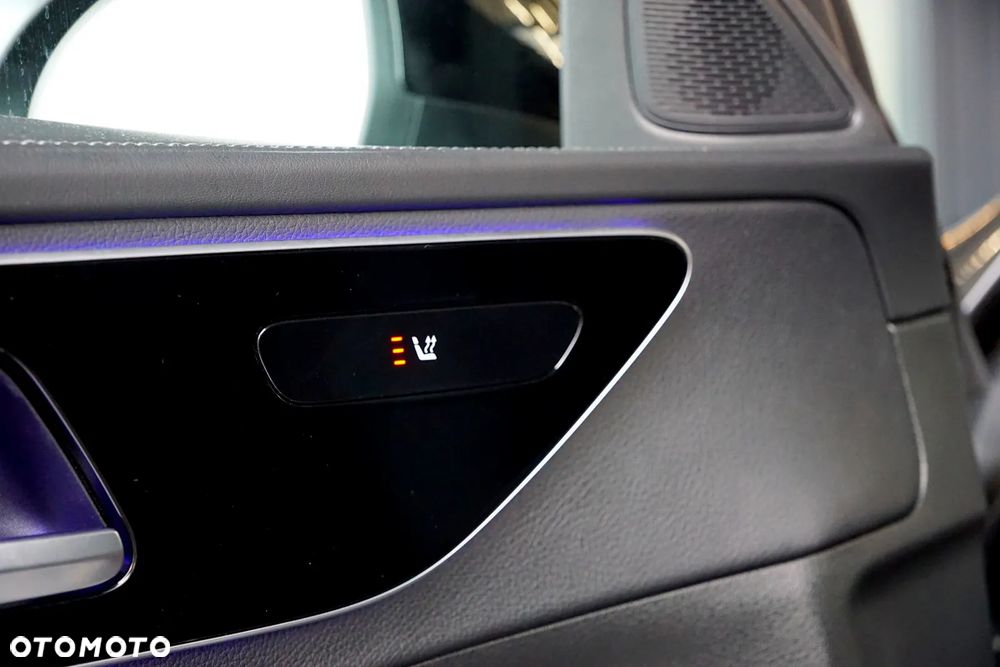 Mercedes-Benz Klasa C 180 9G-TRONIC AMG Line - 40