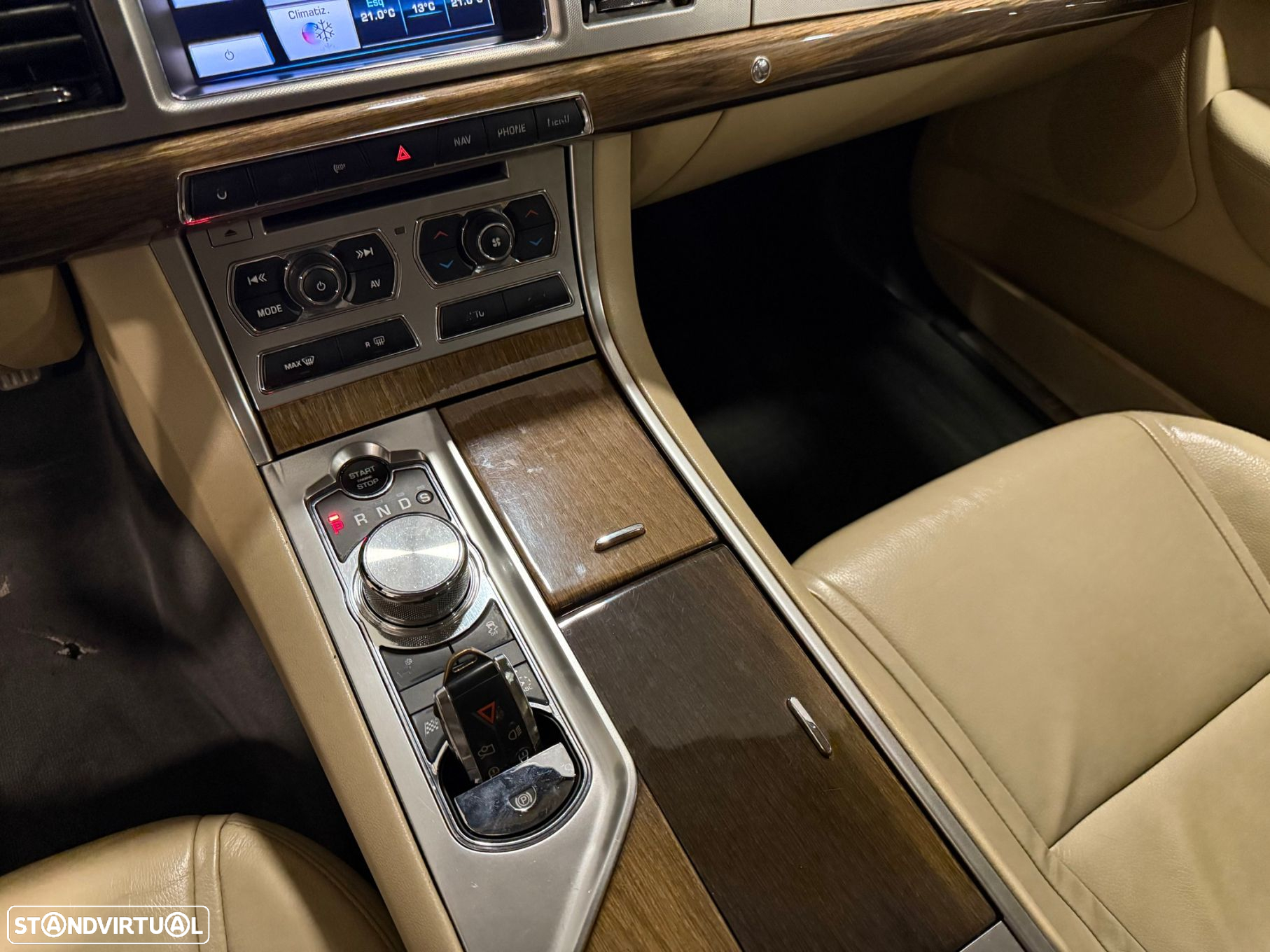 Jaguar XF 2.2 D Premium Luxury - 21