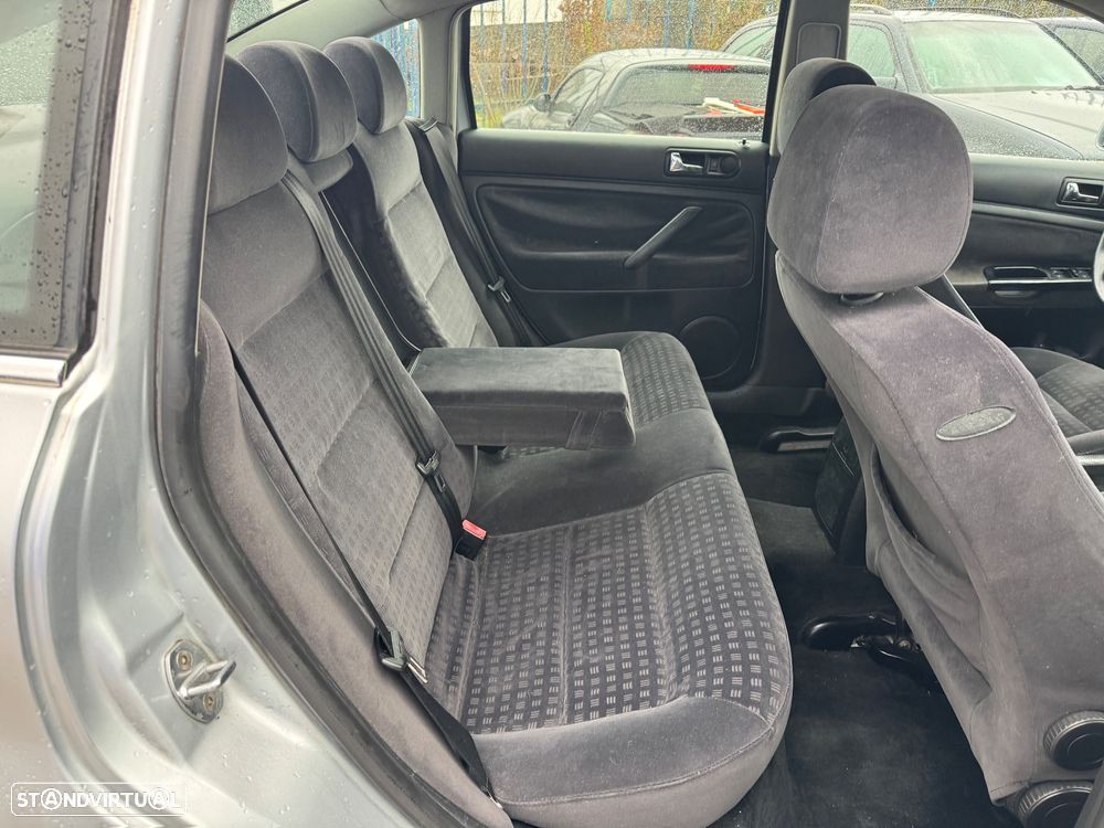 VW Passat 1.9 TDi Trendline EC - 21