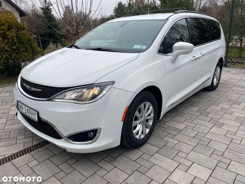 Chrysler Pacifica - 1