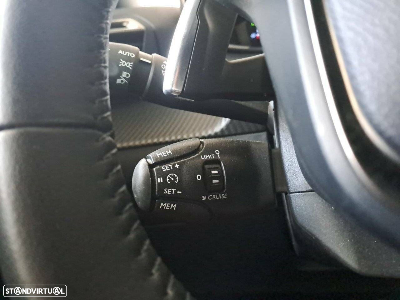 Peugeot 2008 1.2 Hybrid Allure e-DCS6 - 18