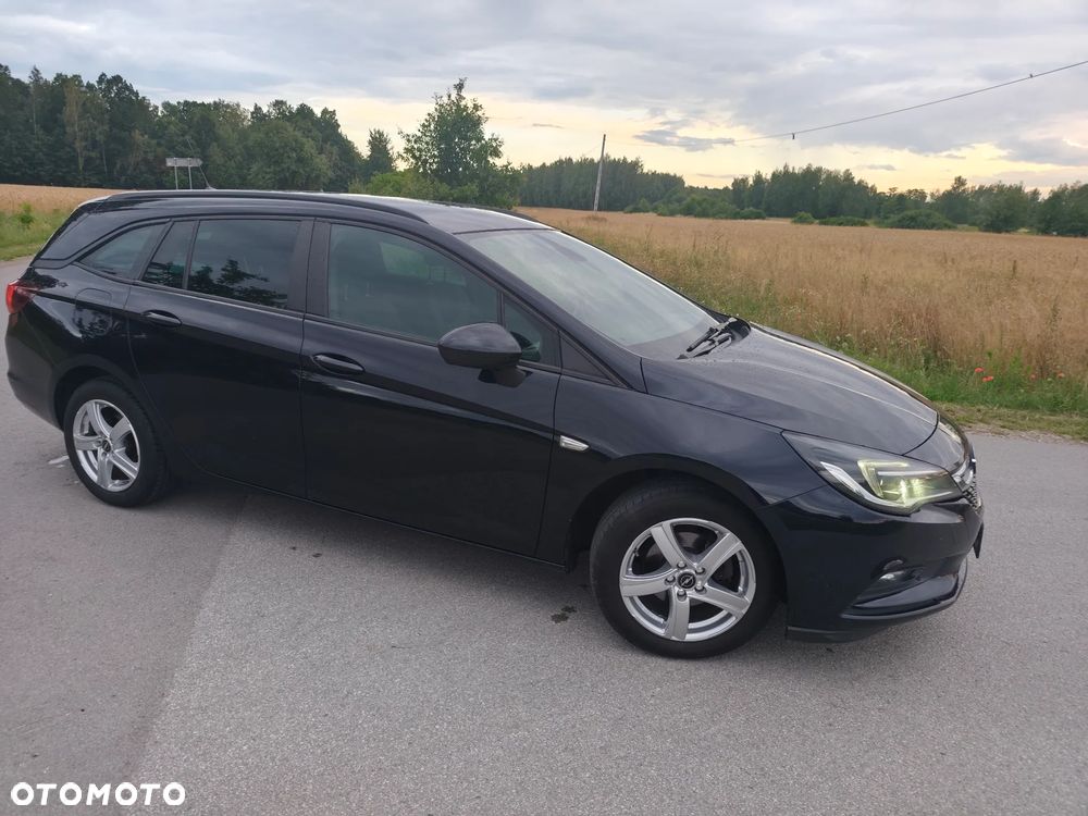 Opel Astra 1.6 CDTI Essentia - 11