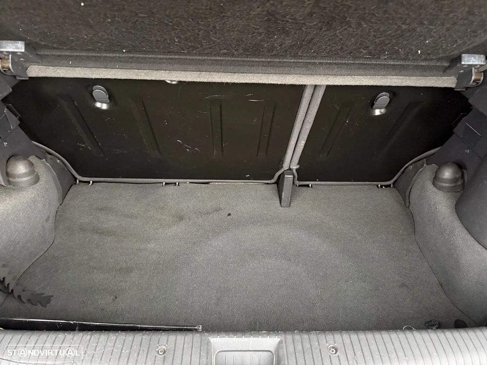 Opel Corsa 1.2 16V Enjoy R - 12