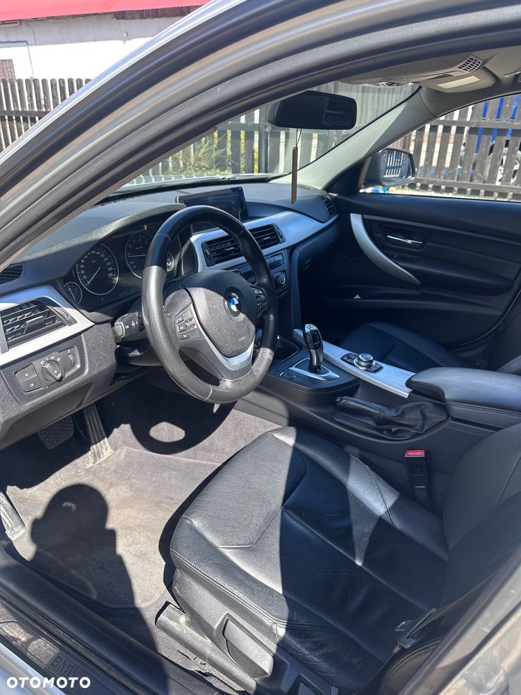 BMW Seria 3 320i Sport Line - 15