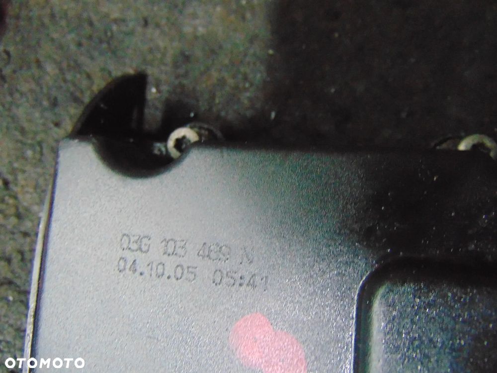 Pokrywa zaworów Touran Passat b6 2,0 TDI 16 v 140 km - 3