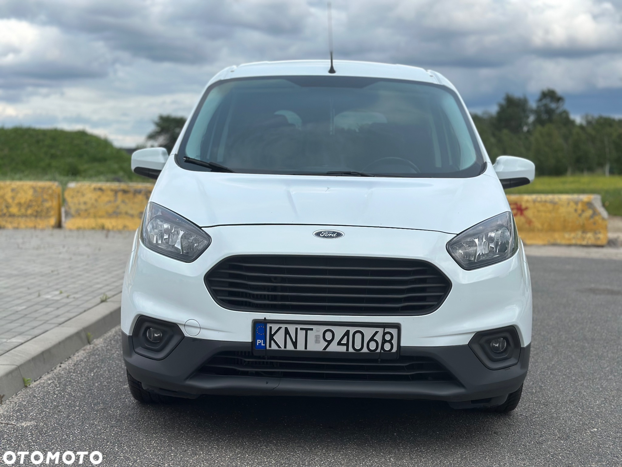 Ford Transit Courier - 8