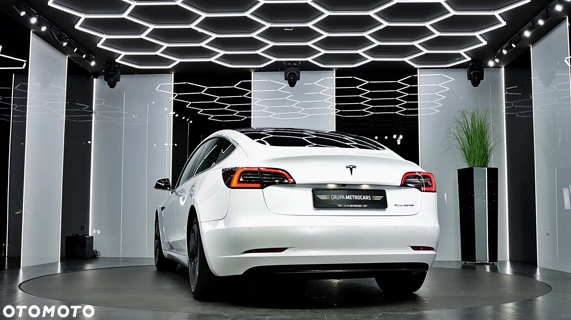 Tesla Model 3 - 8