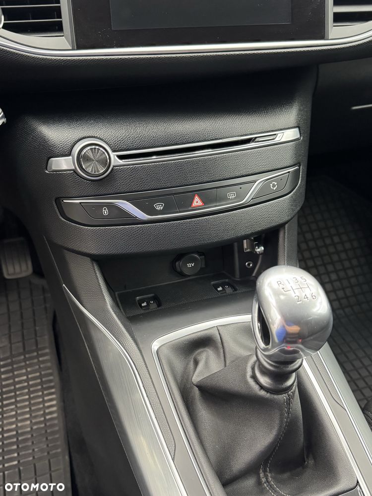 Peugeot 308 - 8