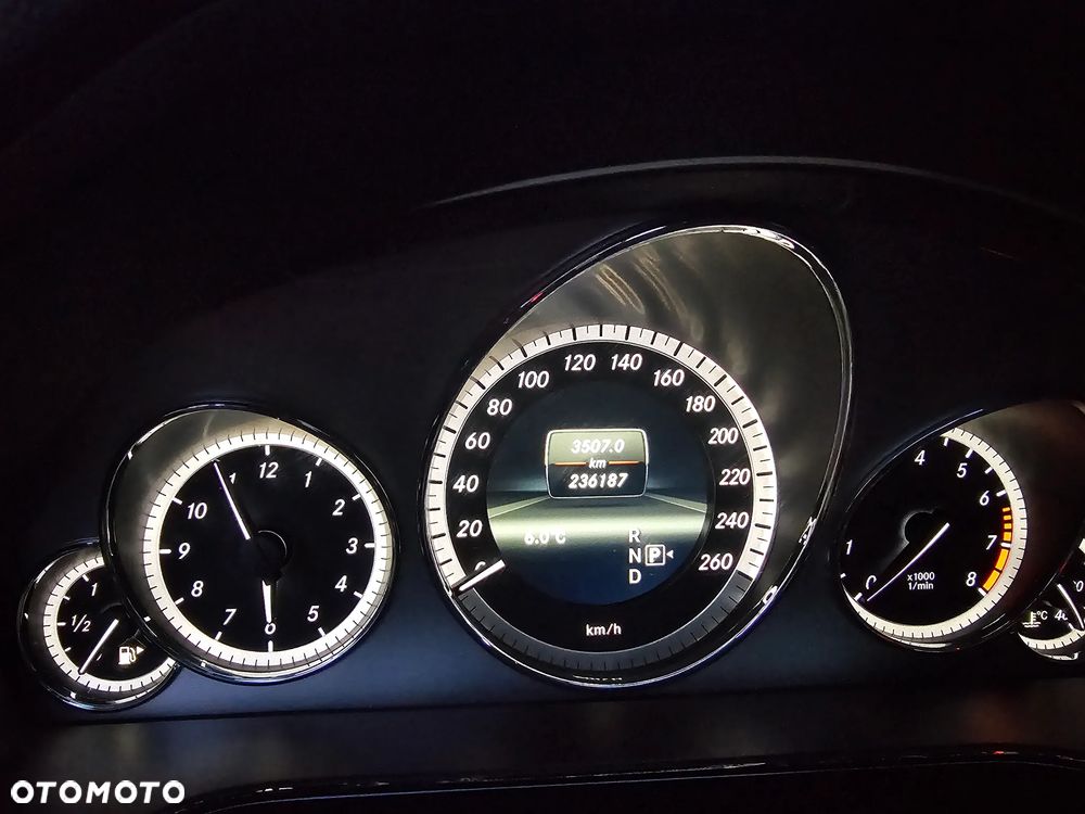 Mercedes-Benz Klasa E 200 CGI BlueEFFICIENCY 7G-TRONIC Avantgarde - 3