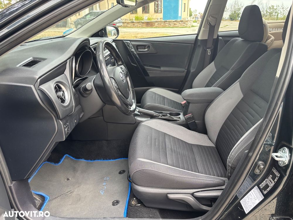 Toyota Auris 1.8 L VVT-i HSD Sol - 5