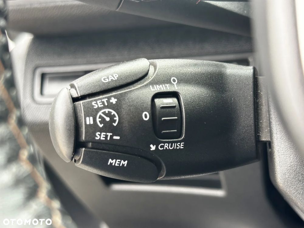 Peugeot 3008 1.6 PureTech GPF GT Line S&S EAT8 - 31