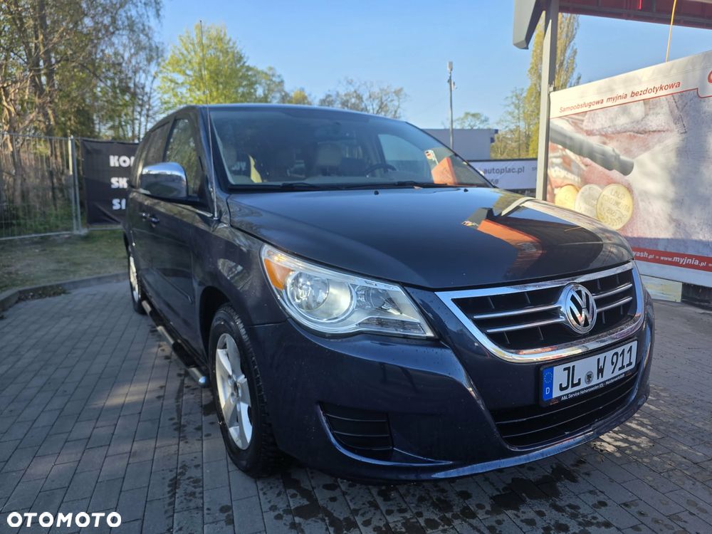 Volkswagen Routan - 2