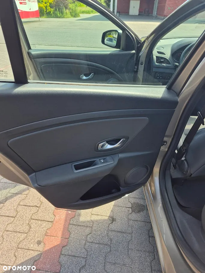Renault Megane 1.6 16V Dynamique Euro5 - 6