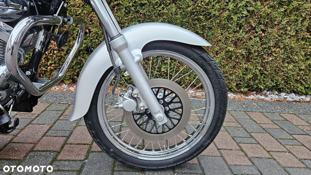 Suzuki Intruder - 13