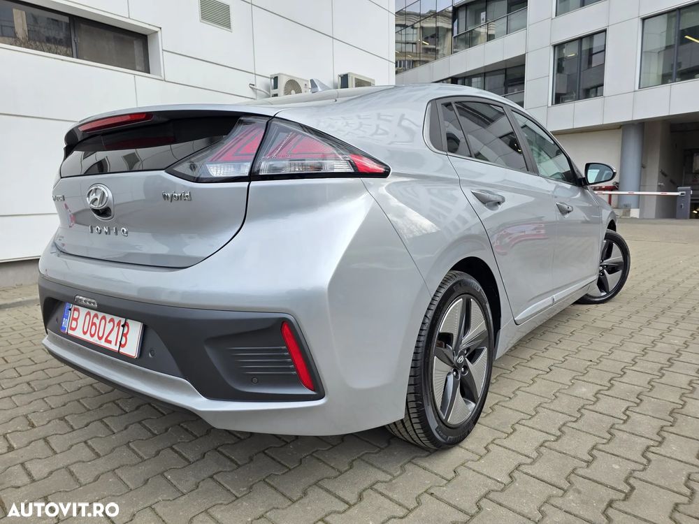 Hyundai IONIQ - 3