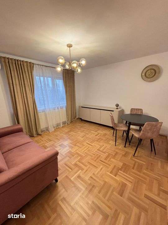 Apartament ultrafinisat cu 4 camere decomandate,etaj intermediar,zona — fotografia 1