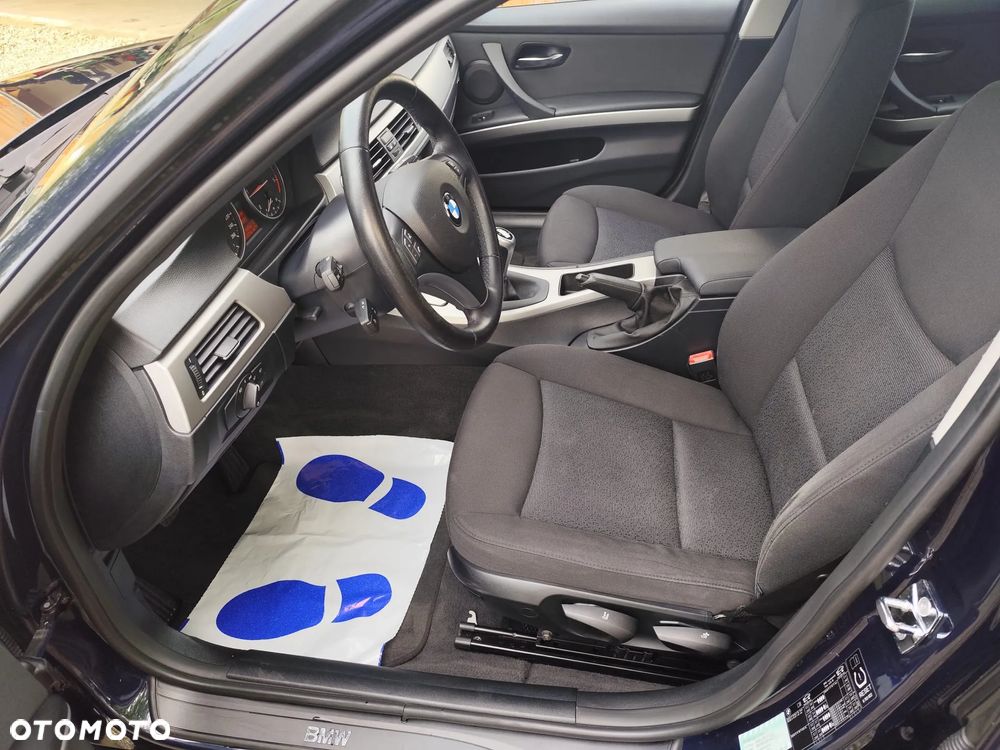 BMW Seria 3 320d DPF Touring - 14