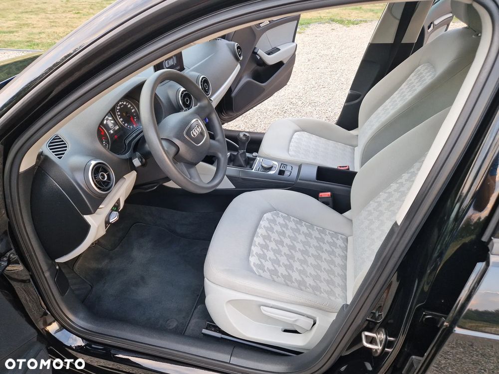 Audi A3 Sportback - 12