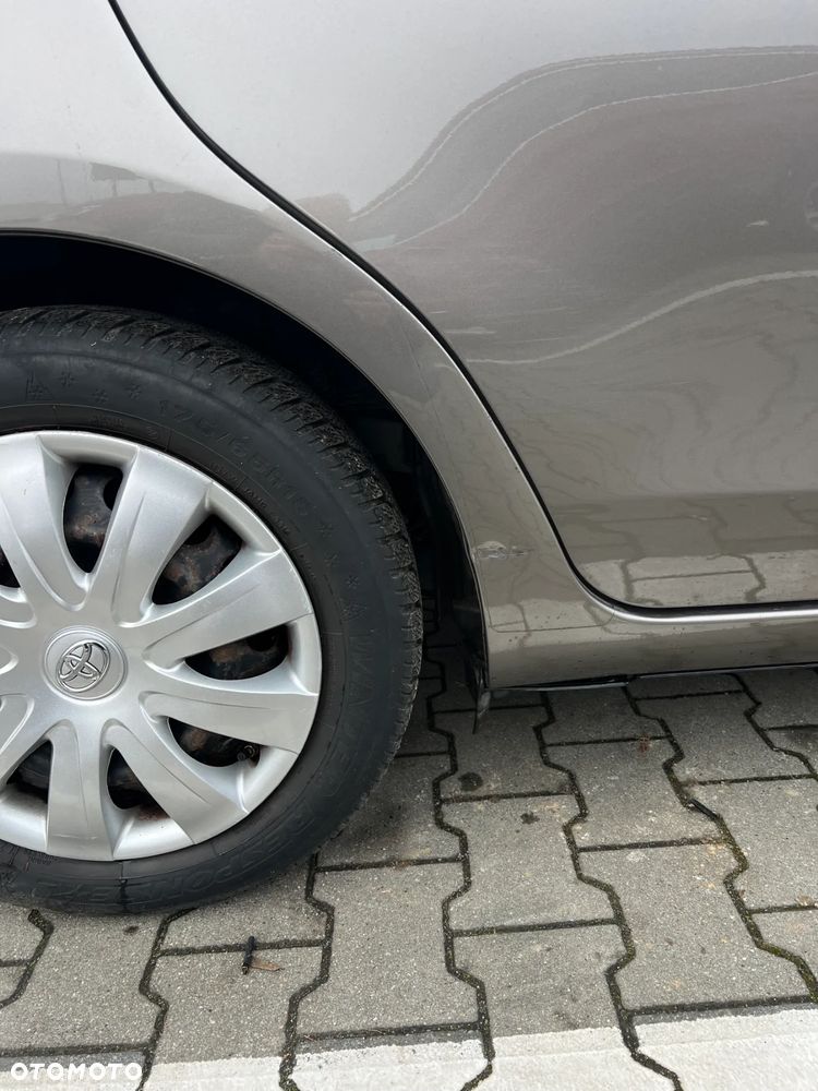 Toyota Yaris Hybrid 100 Active - 9