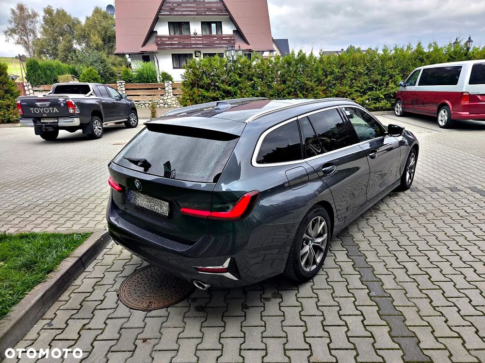 BMW Seria 3 320d xDrive Luxury Line sport - 9