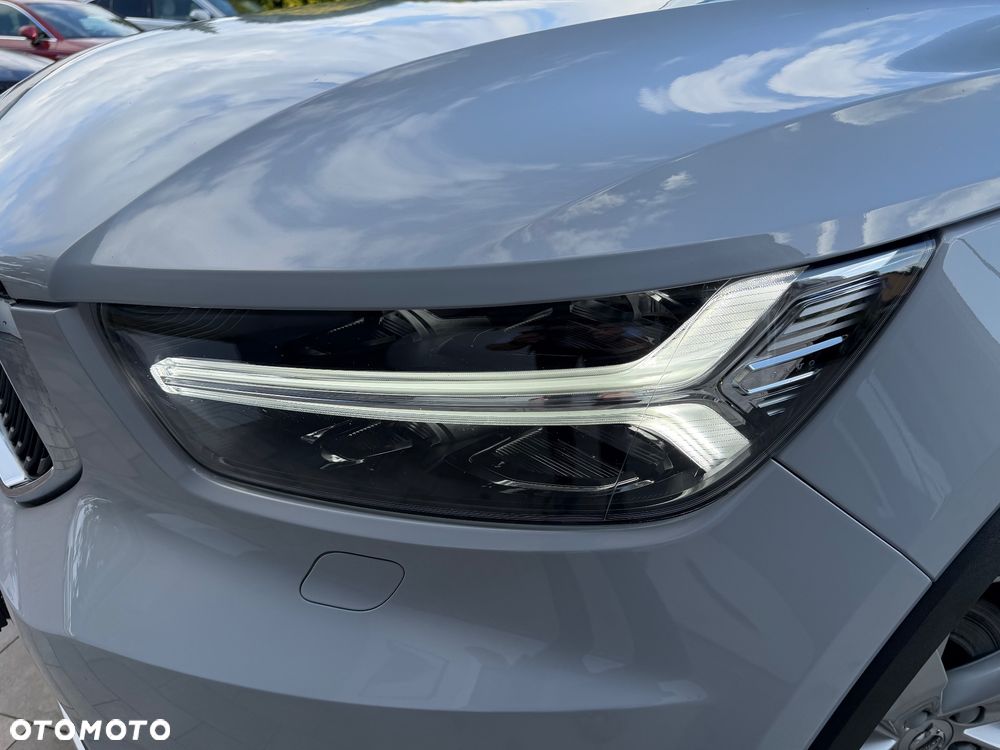 Volvo XC 40 B4 B AWD Momentum Pro - 19
