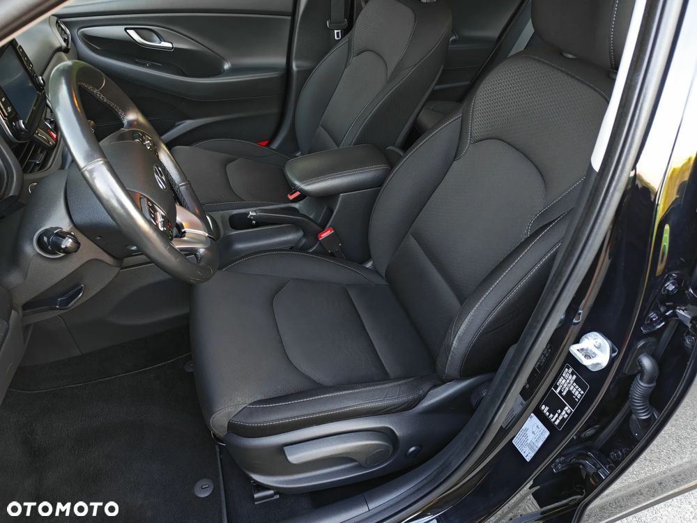 Hyundai i30 blue Kombi 1.6 CRDi Premium - 21