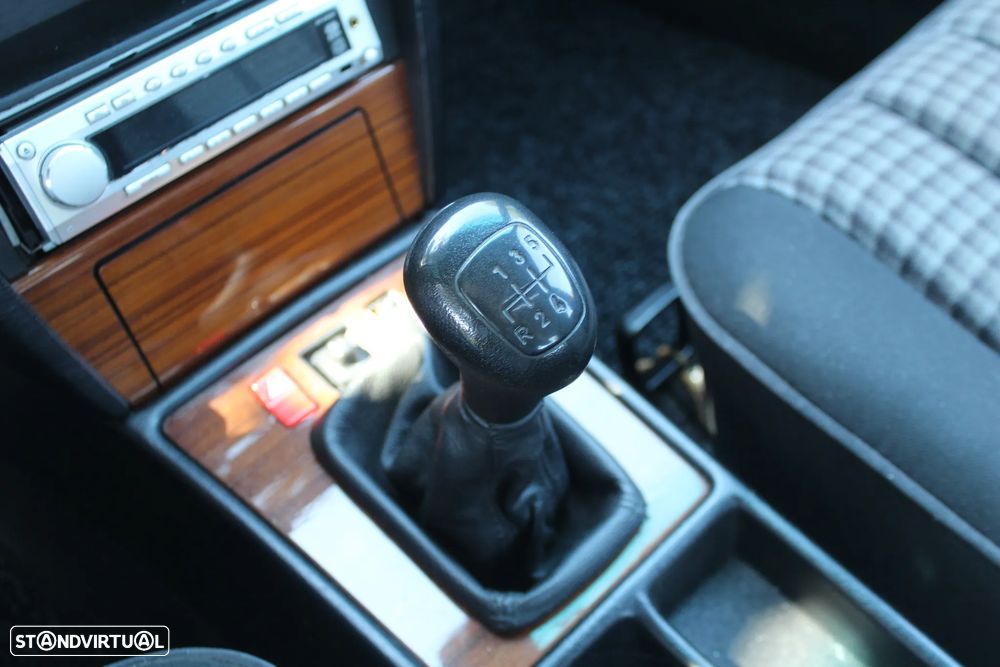 Mercedes-Benz W201 (1982-1993) 190 D 2.5 Turbo - 21