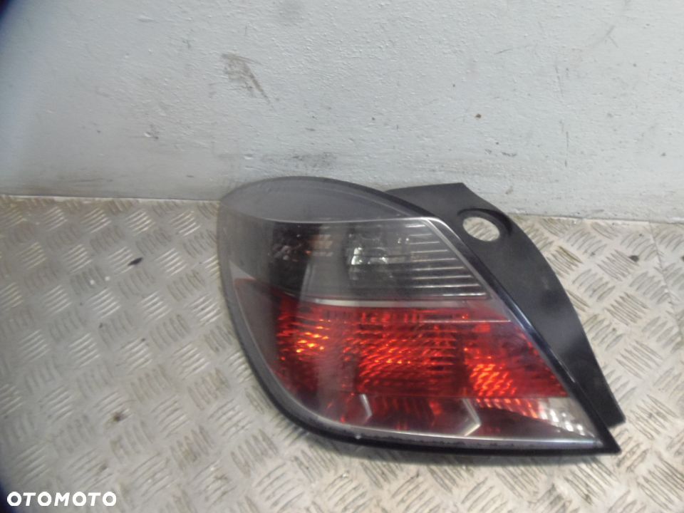 LAMPA TYLNA LEWA OPEL ASTRA H COUPE - 1